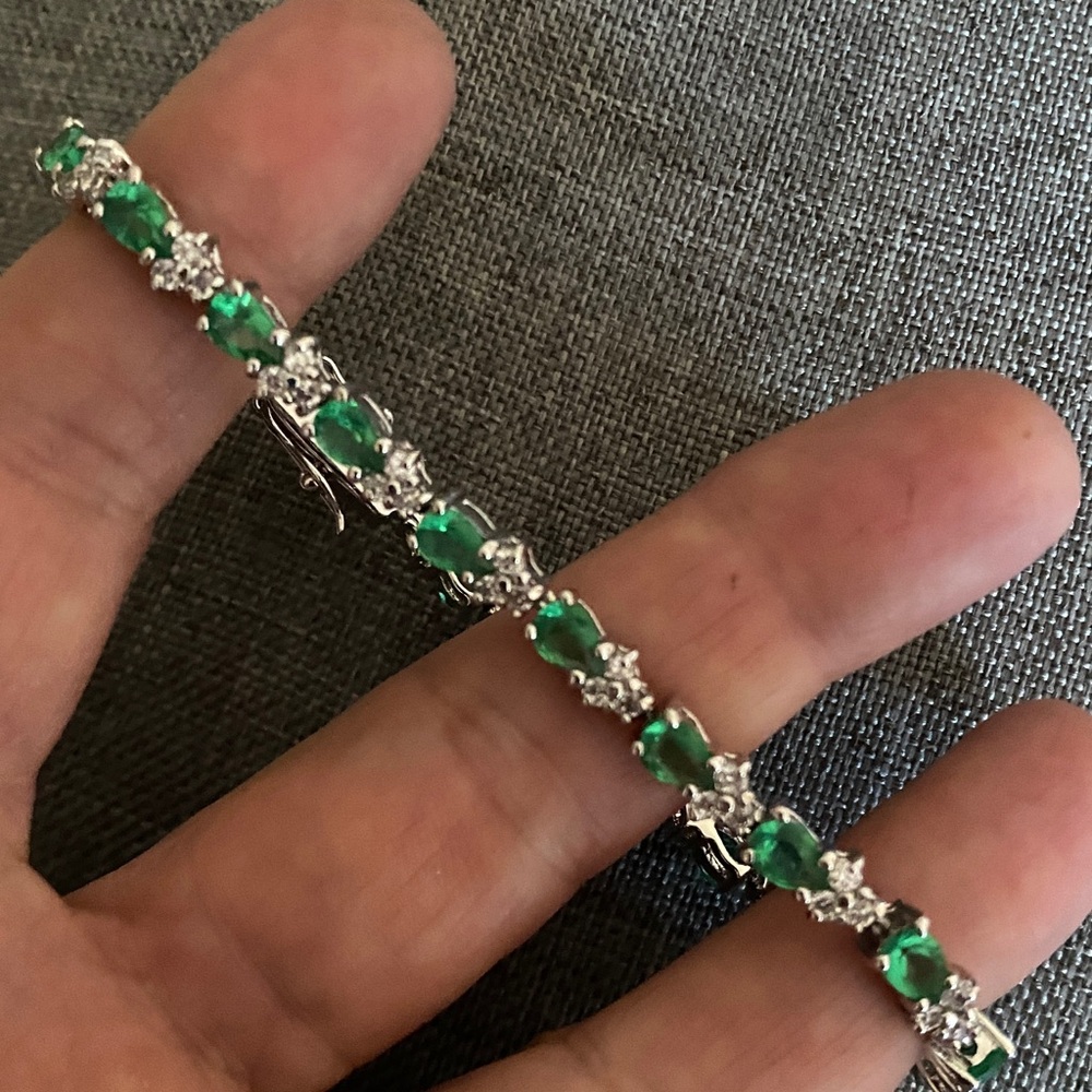 Estate Green and White Stone Tennis Bracelet - Picture 6 of 9